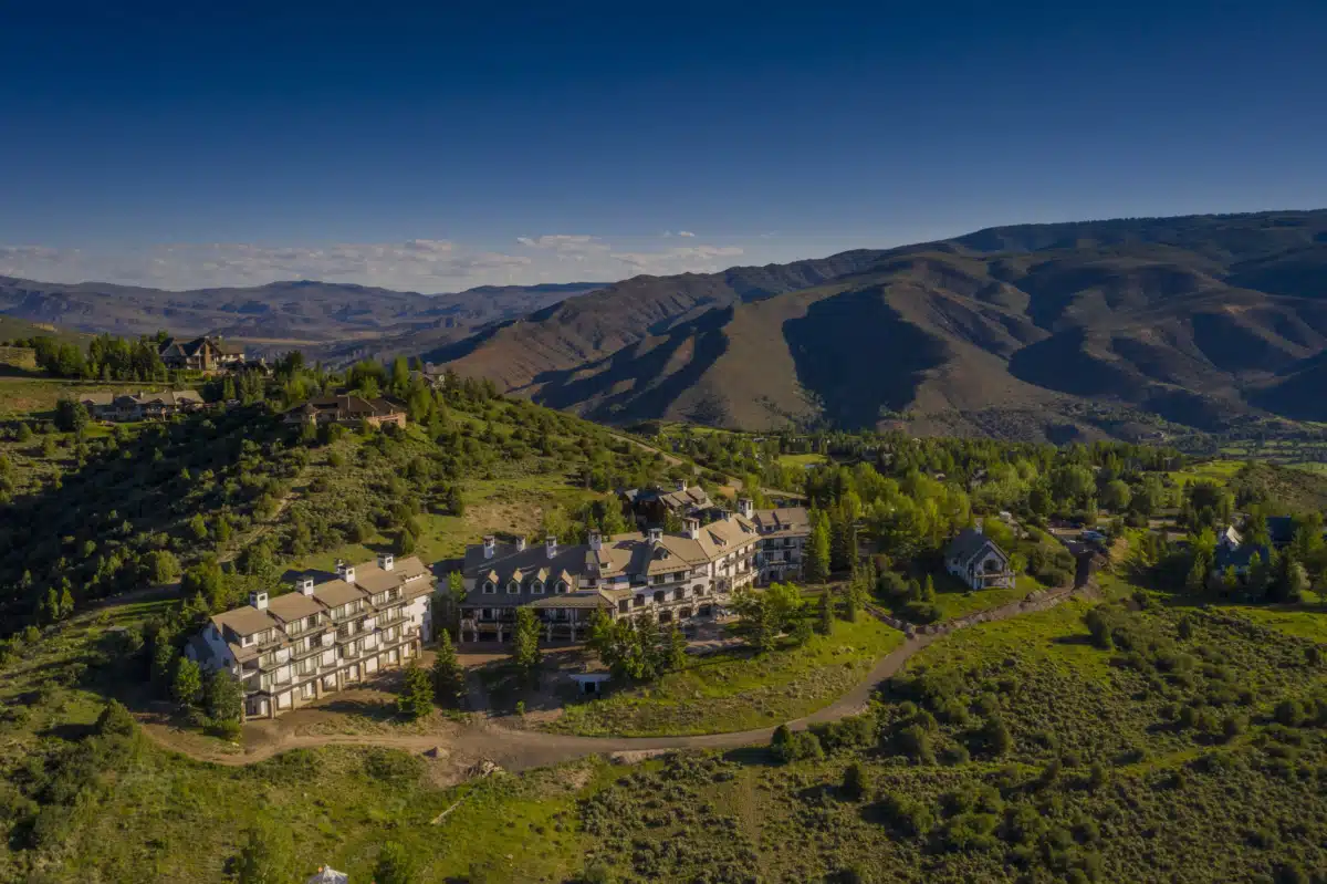 All Points North Lodge - Thumbnail 2