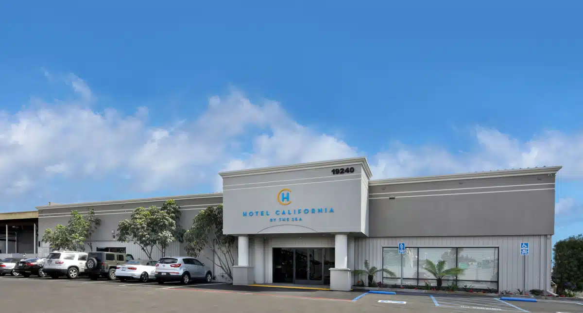 Hotel California by the Sea - Thumbnail 10