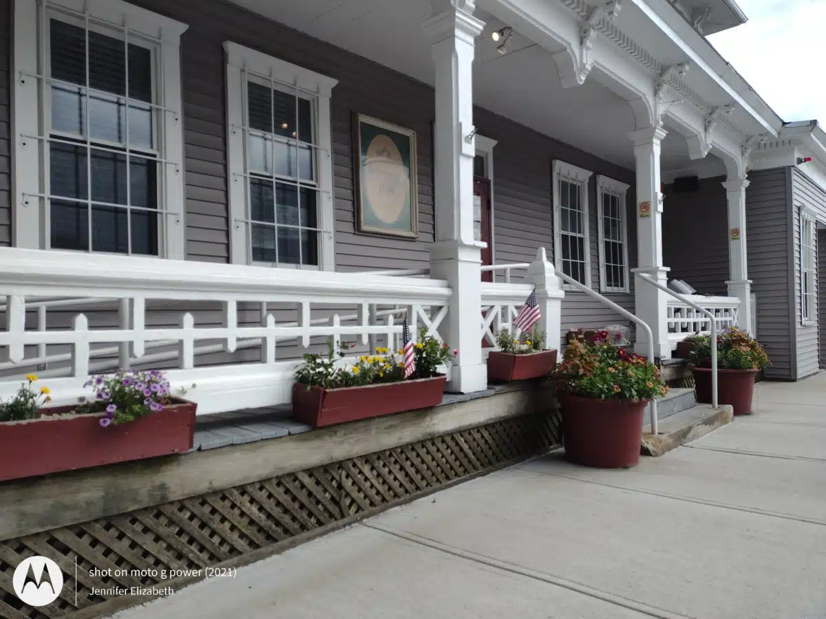 Jeremiahs Inn Inc - Thumbnail 2