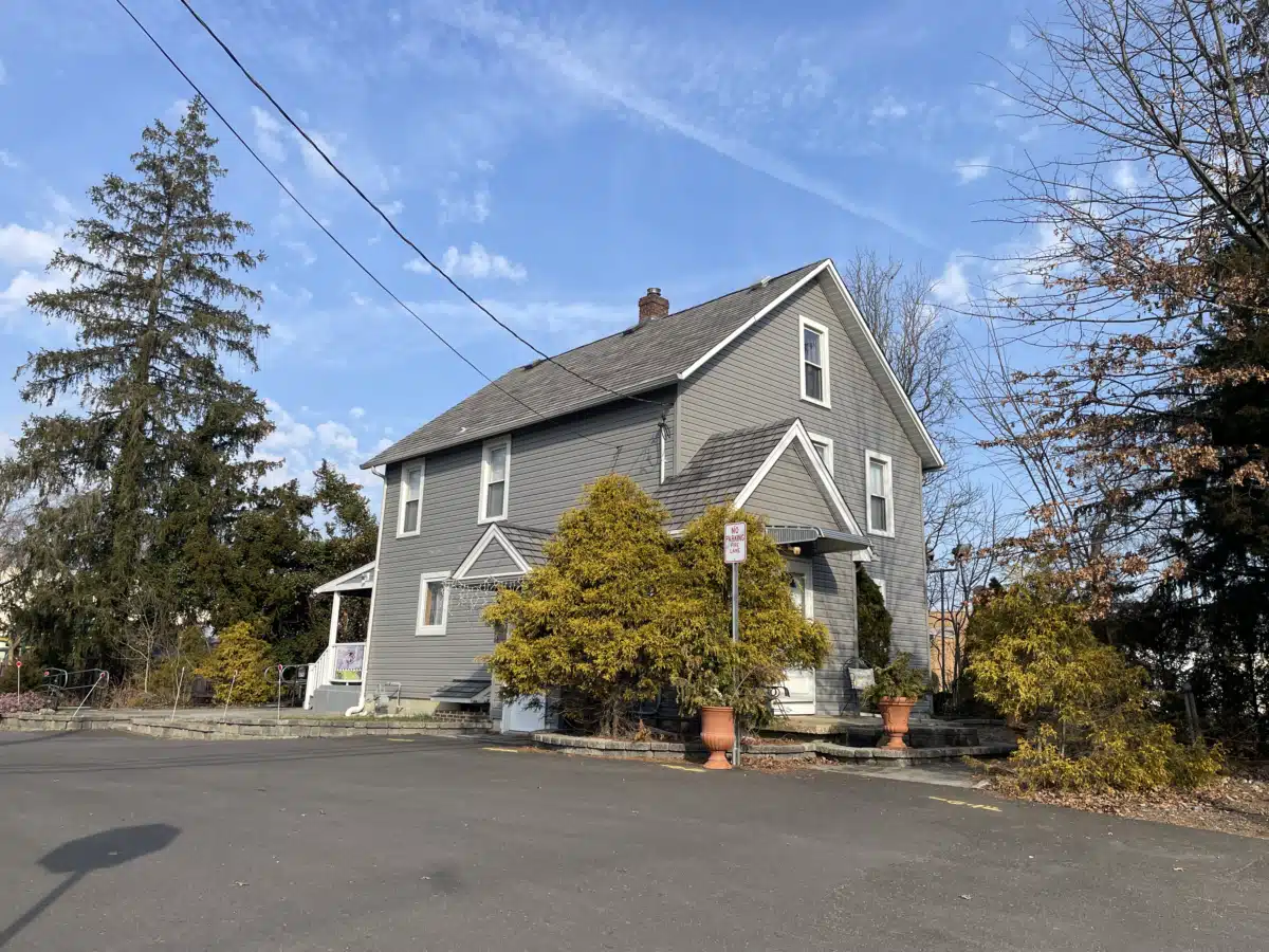 Laszlo Center 4 Hope and Healing - Thumbnail 2