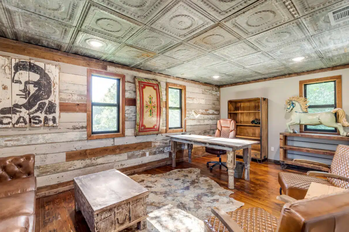 Renewal Lodge by Burning Tree - Thumbnail 2