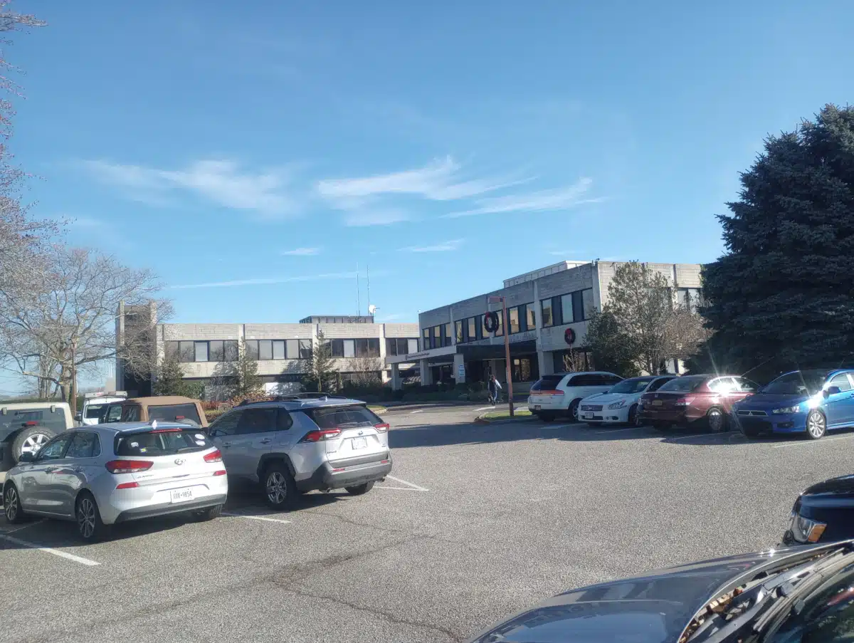 Stony Brook Eastern Long Island Hosp - Thumbnail 6