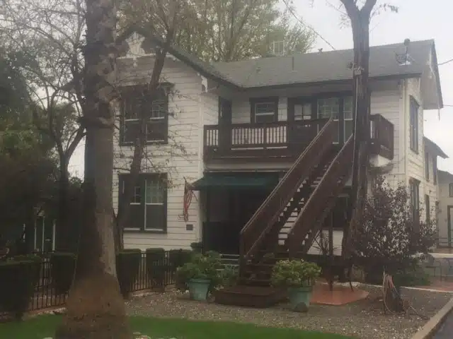 Whiteside Manor - Thumbnail 3